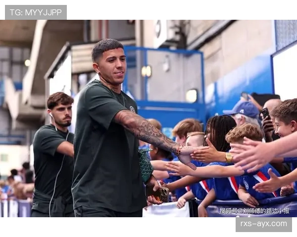 恩佐·费尔南德斯家里冰箱贴都是战术板