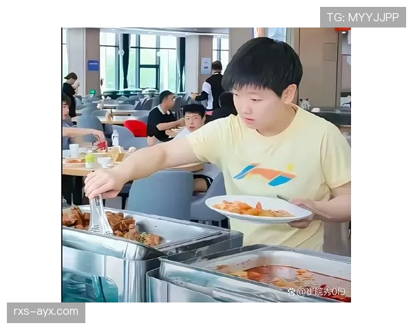 孙颖莎一天喝三杯冰美式，训练完直接躺地板睡俩小时