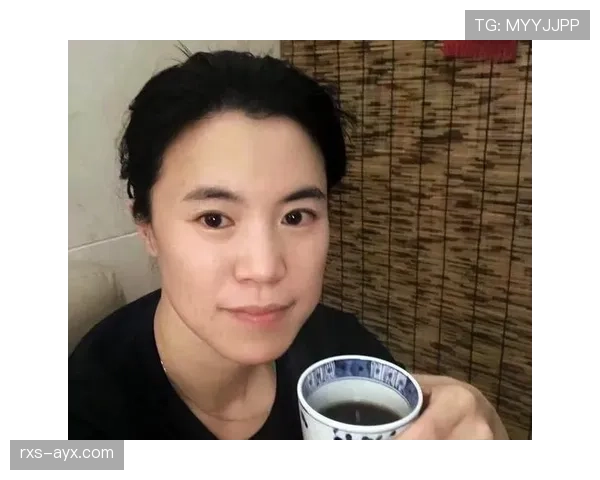 王楠家的厨房比我家客厅还大，她切个水果都像在拍综艺